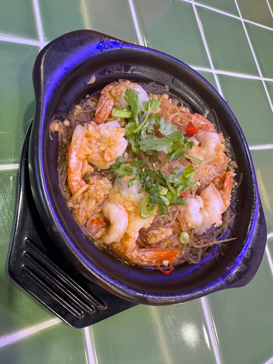 Clay Pot Garlic Prawns with Vermicelli