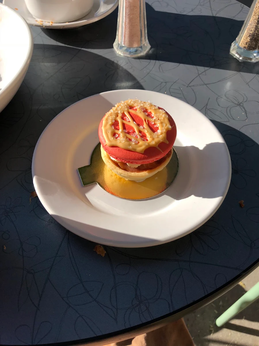 Apple Pie Macaron