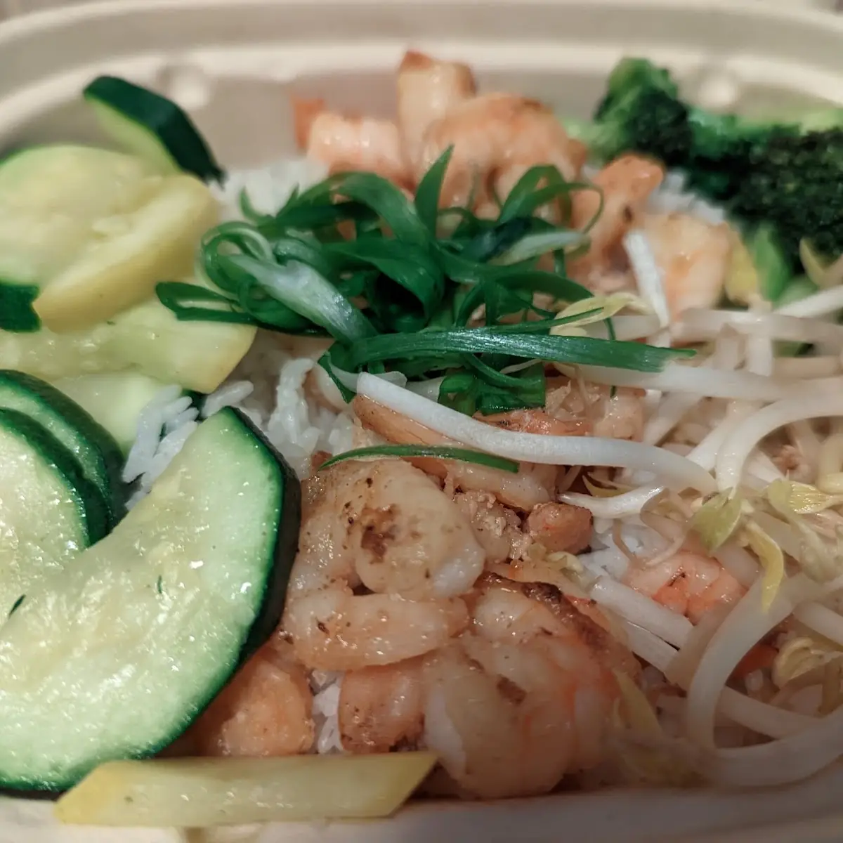 White Rice Bowl with Shrimp and Vegetables