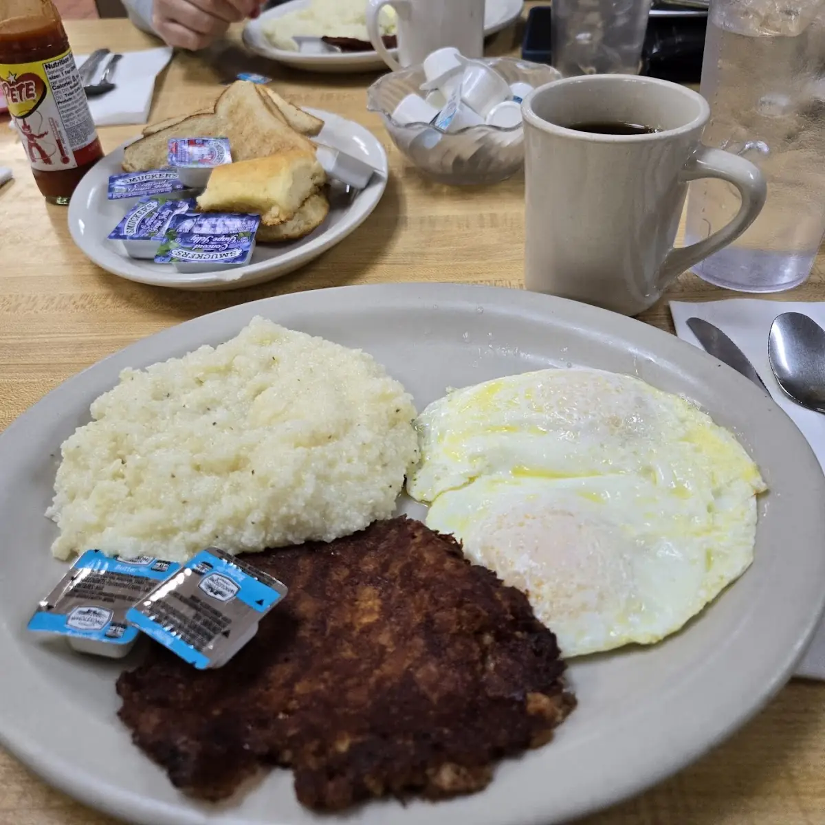 Eggs with 8 Oz Hamburger Steak