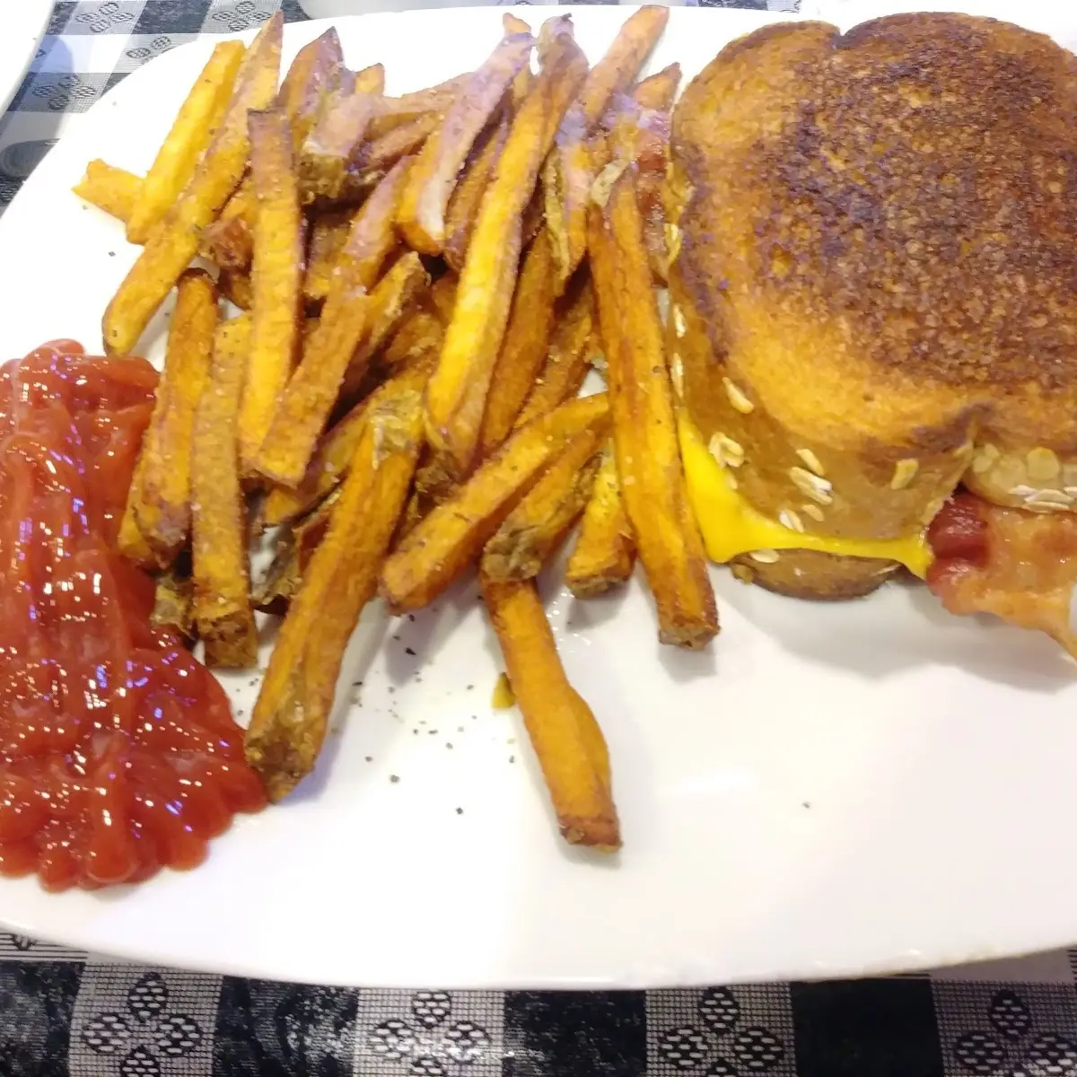 Grilled Cheese w Bacon & Fries