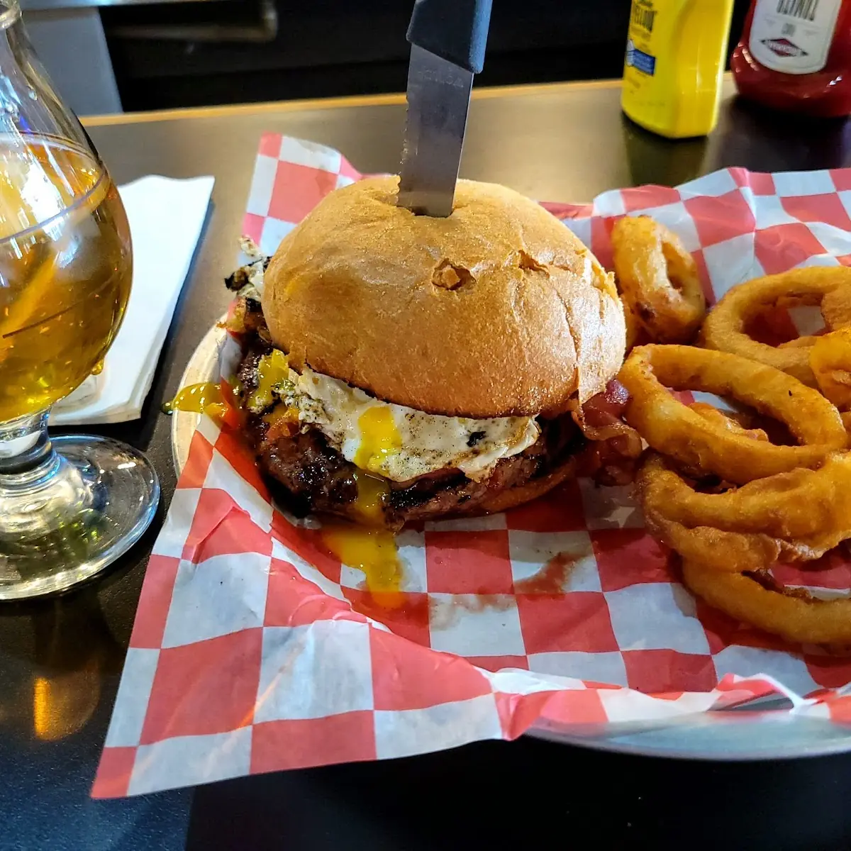 Breakfast Burger w Onion Rings
