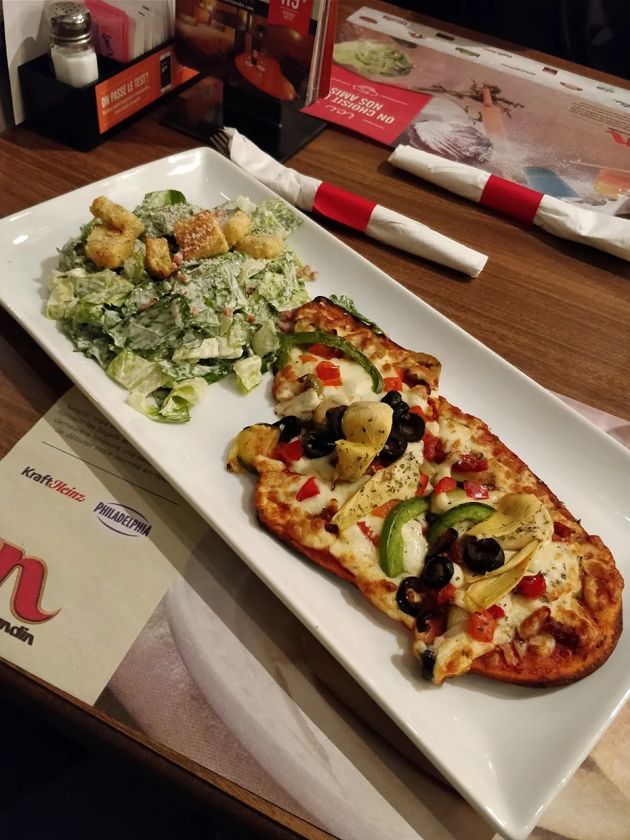 Pizza Végétarienne Et Salade César
