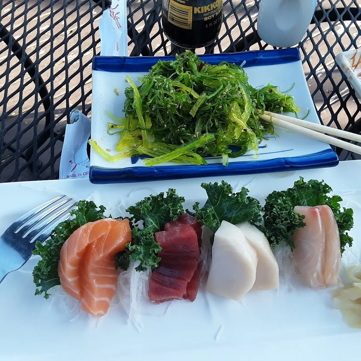 Seaweed Salad with Sashimi Appetizer