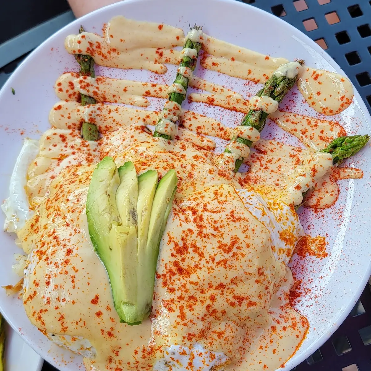 Garlic Avocado Hummus & Chips