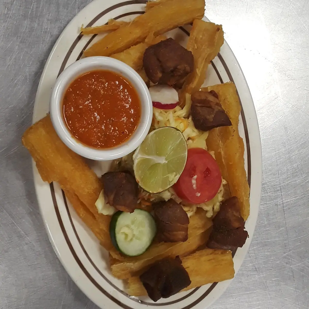 Yuca Frita Con Chicharrón