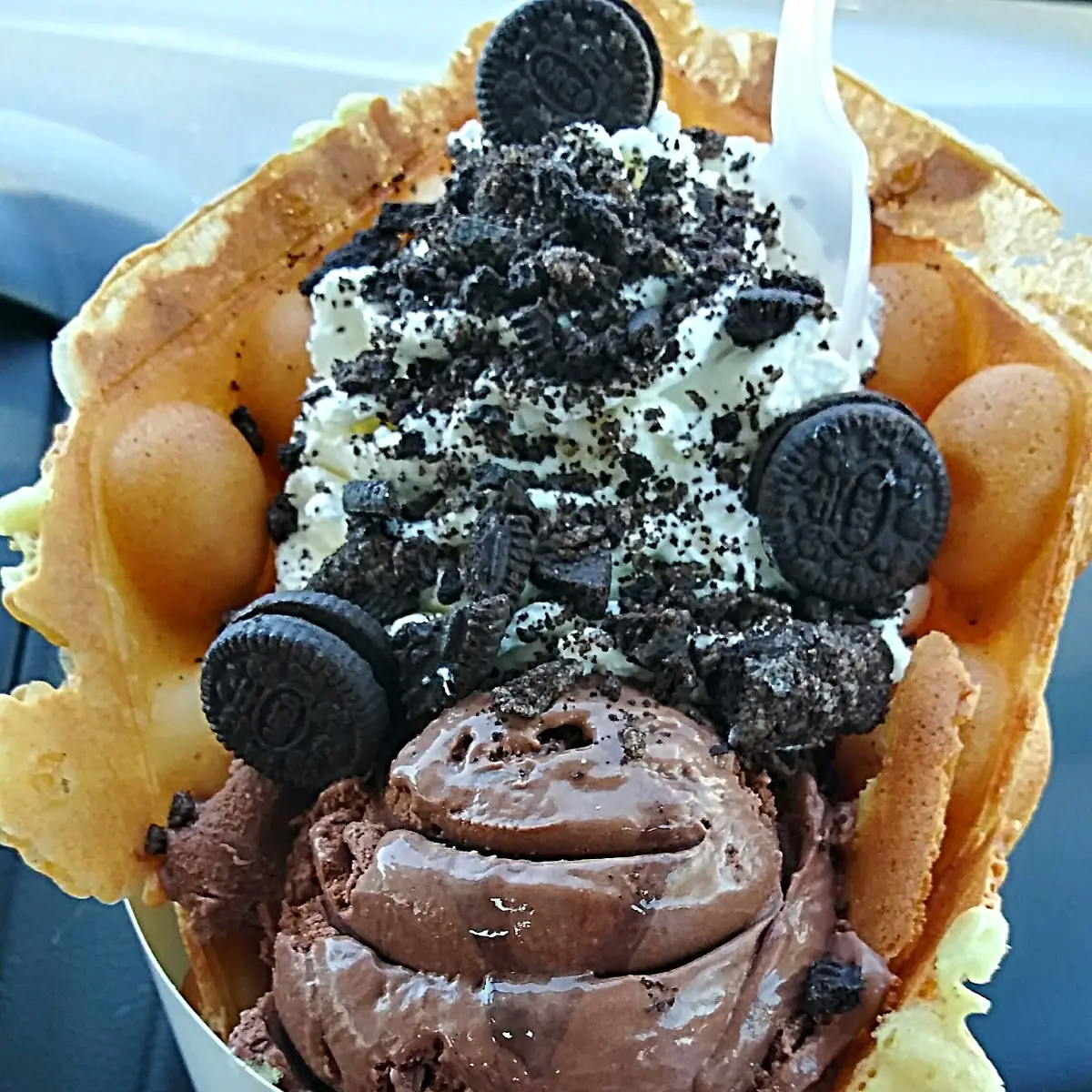 Bubble Waffle w Ice Cream