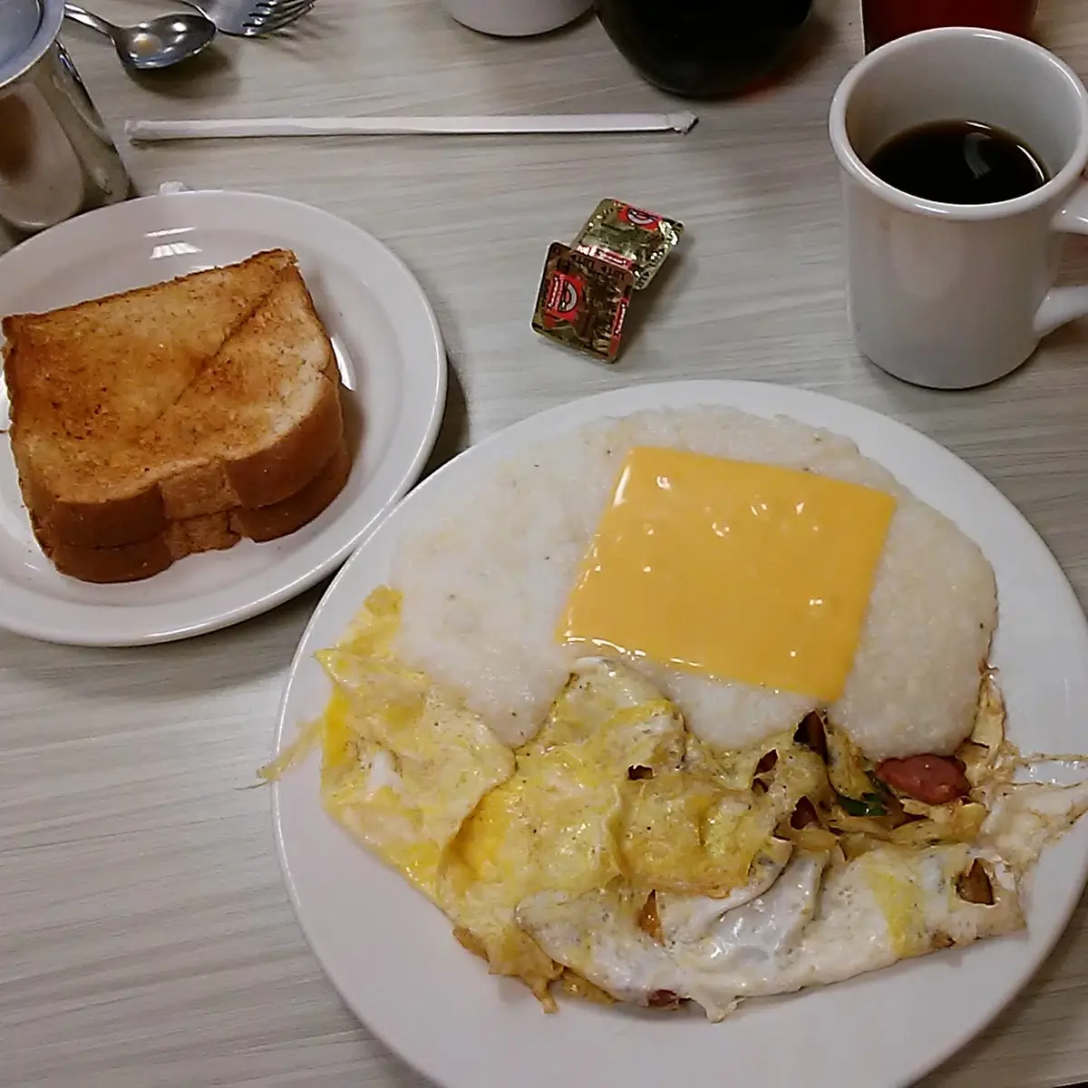 Omelette and Cheese Grits
