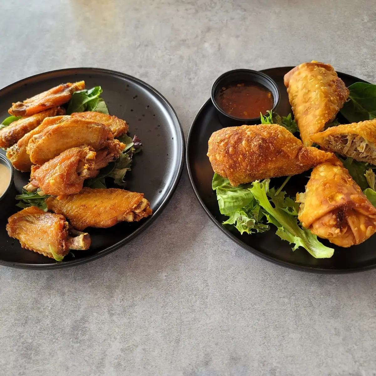 Egg Roll De Carnitas Y Alitas