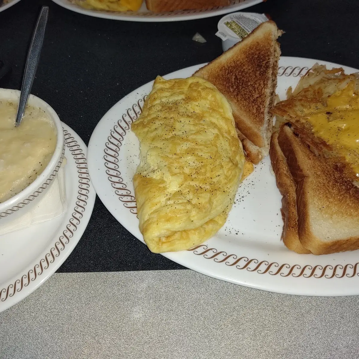 Cheese Omelet w Toast and Grits