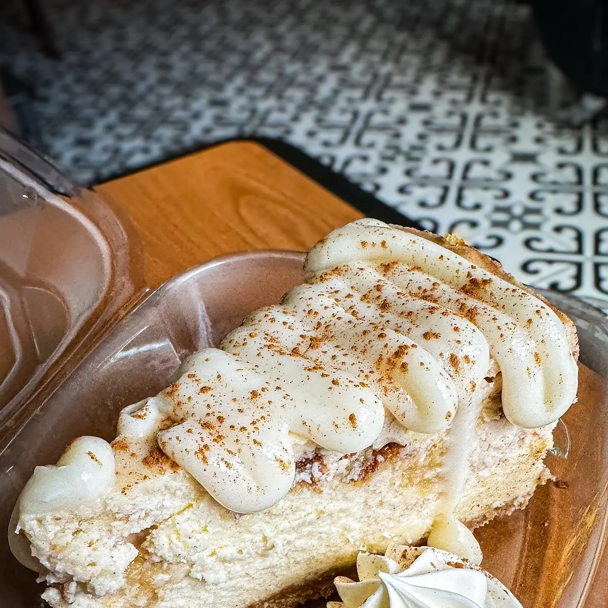 Cinnamon Roll Cheesecake