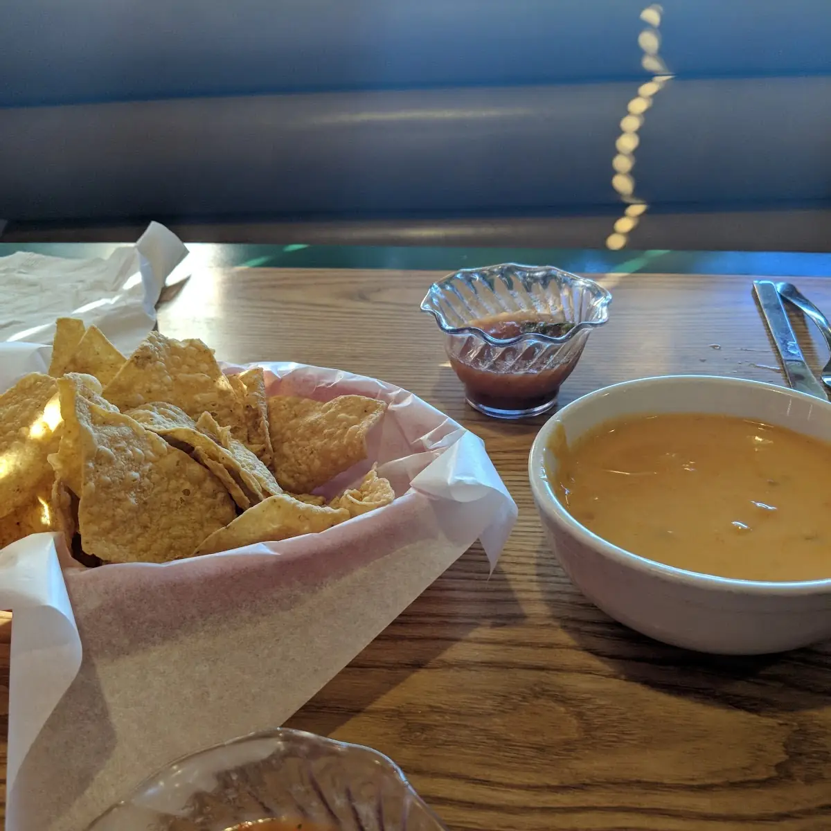 Chips Salsa Queso