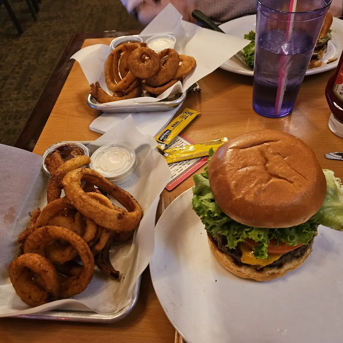 Cheeseburger with Onion Rings