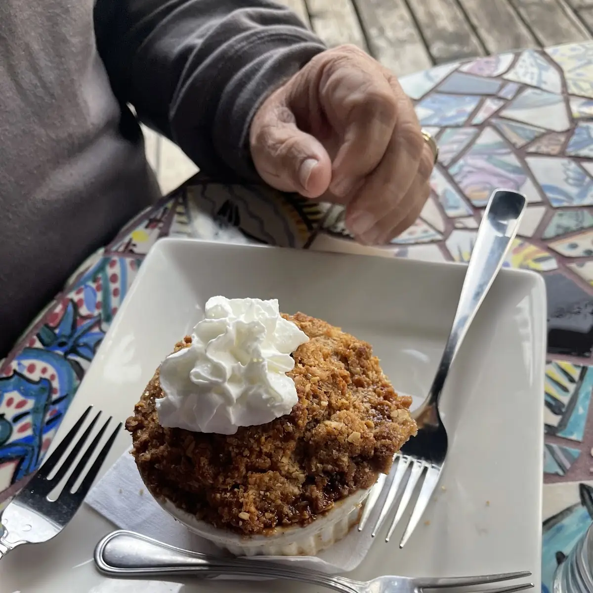 Cinnamon Apple Crumble Cake