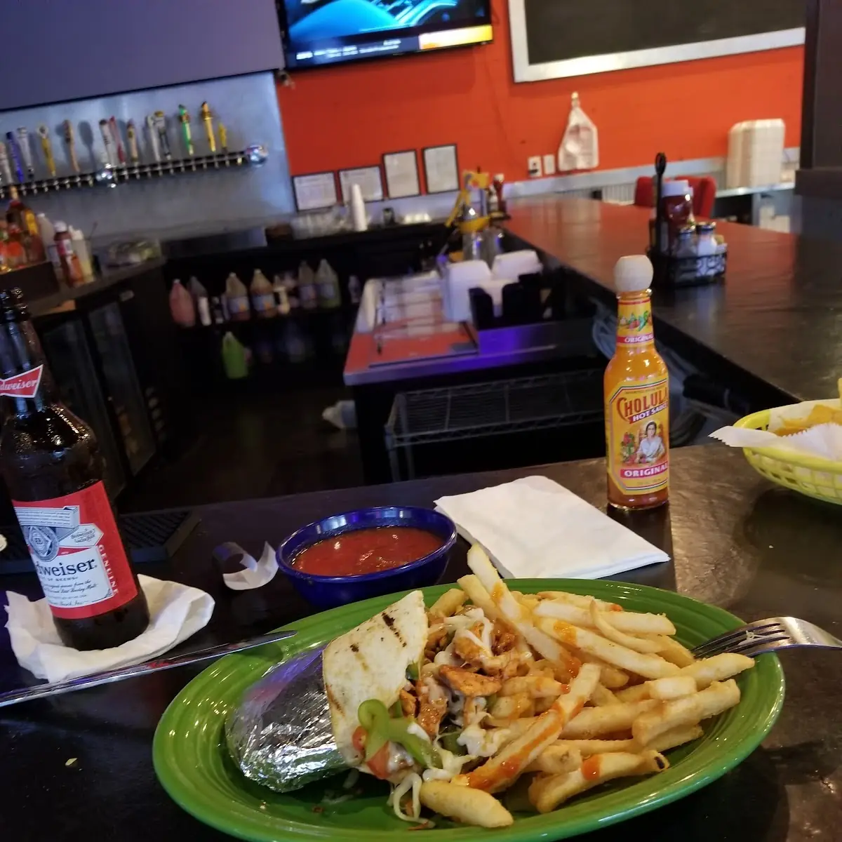Area De Pollo Con Papas Fritas