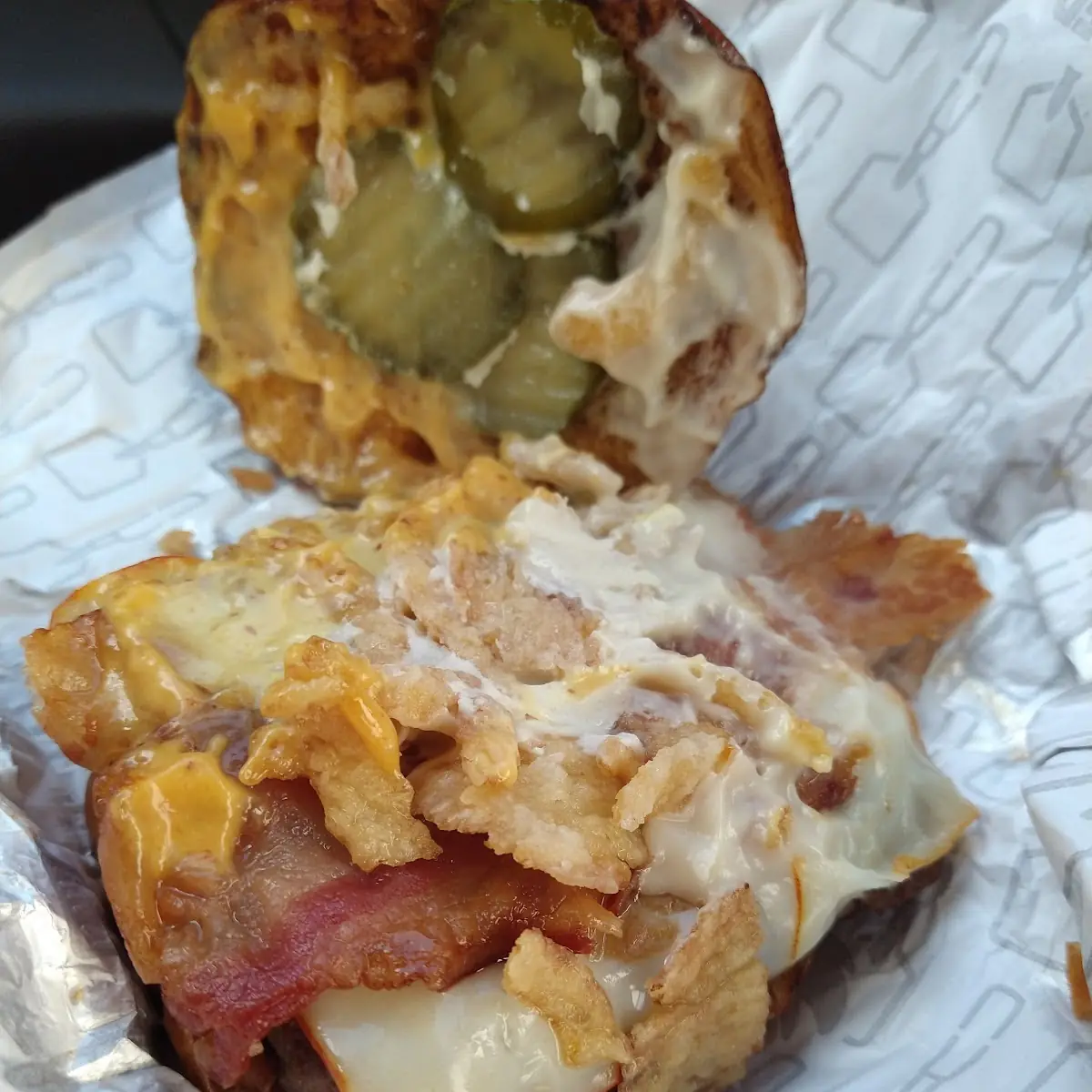Pretzel Bacon Pub Burger