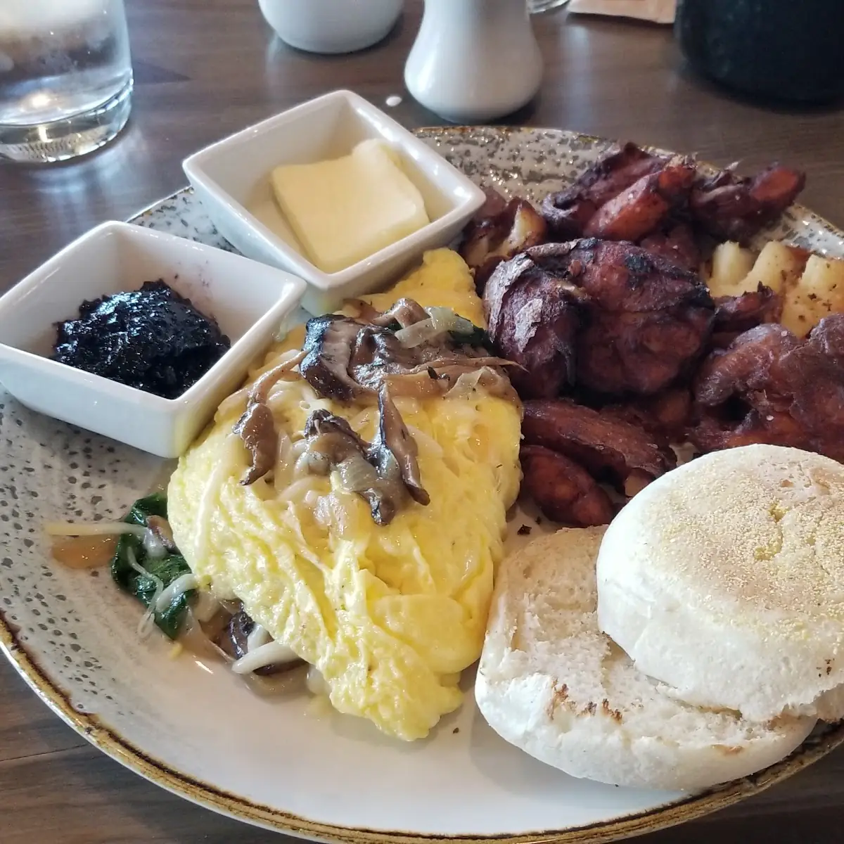 Mushroom Spinach Swiss Cheese Omelette