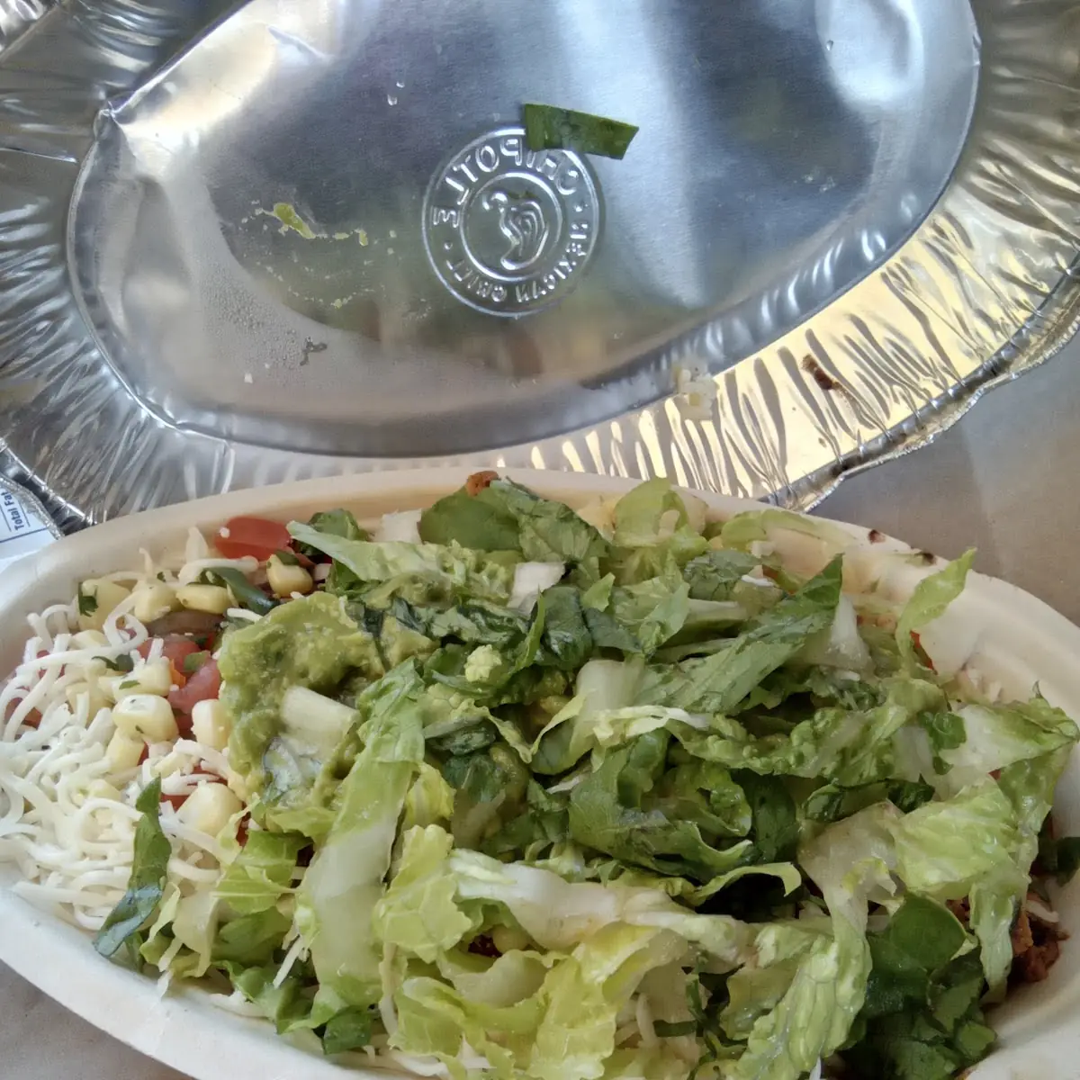 Chicken Bowl with Guacamole Dip