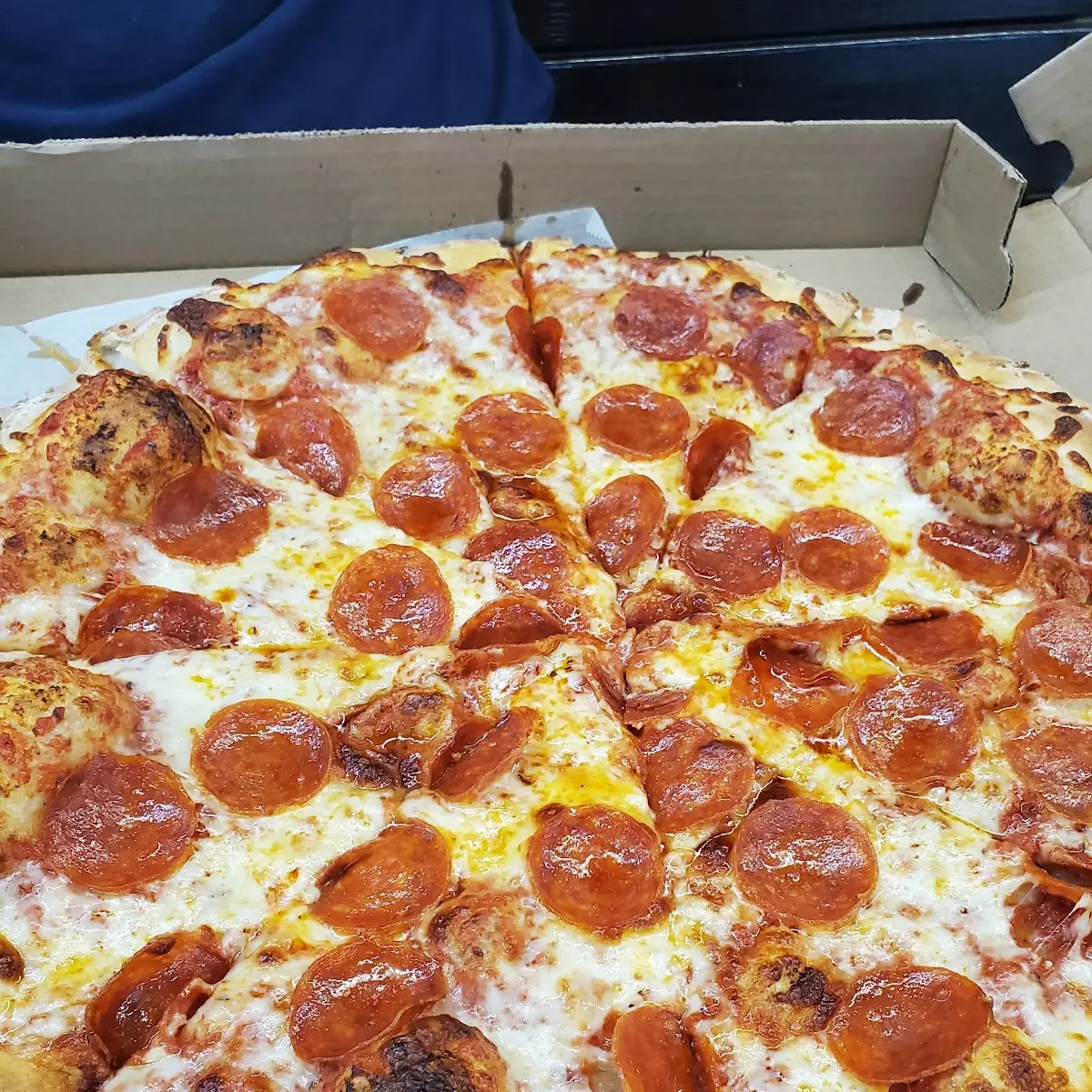 Large Pepperoni Pizza