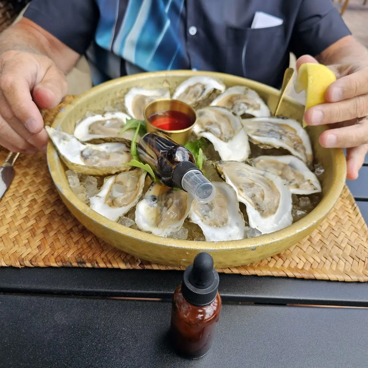 Fresh Oysters with Dipping Sauce