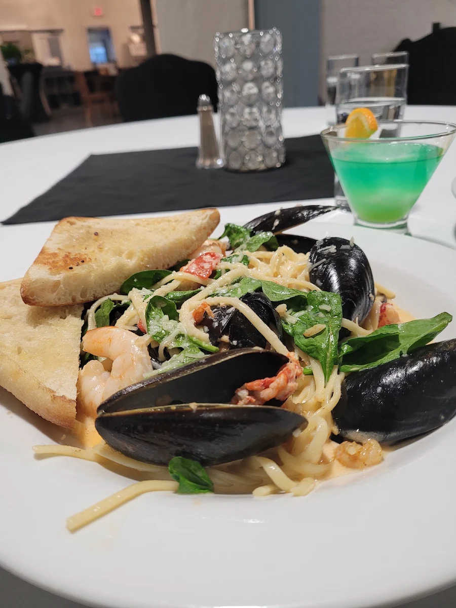 Lily's East Coast Seafood Linguine