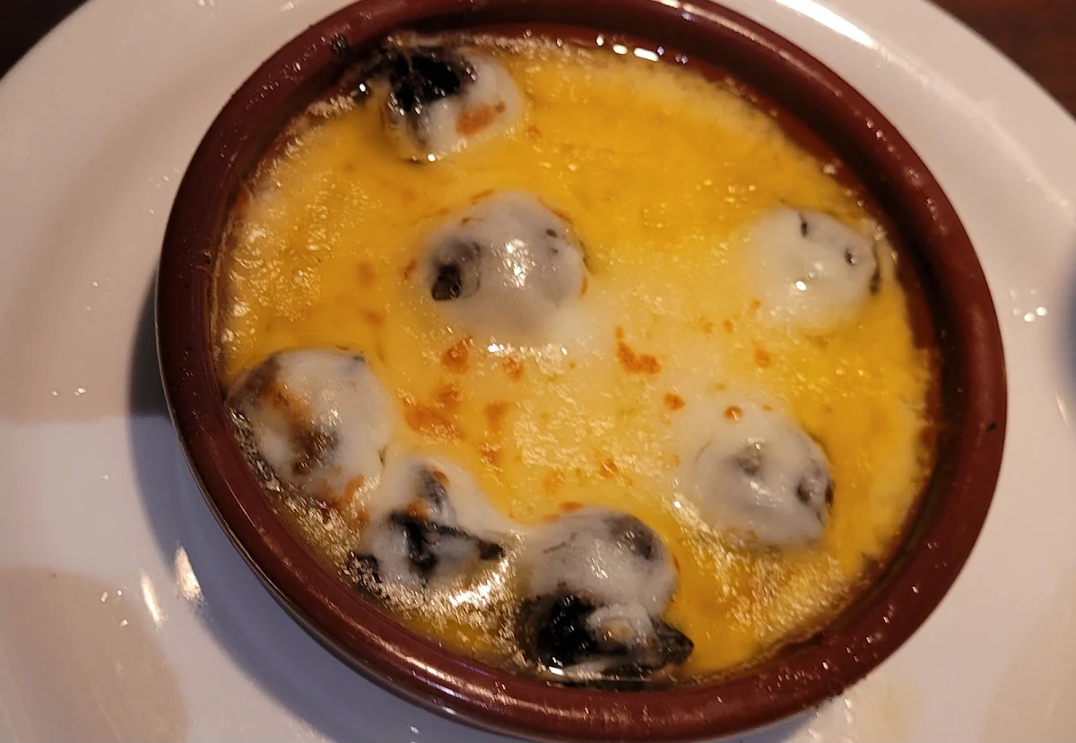 Escargots Gratinés, Casa Grecque