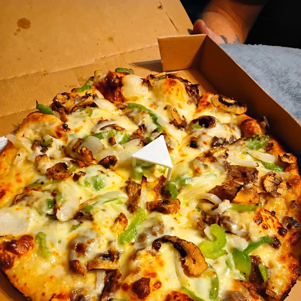 Philly Cheesesteak Pan Pizza