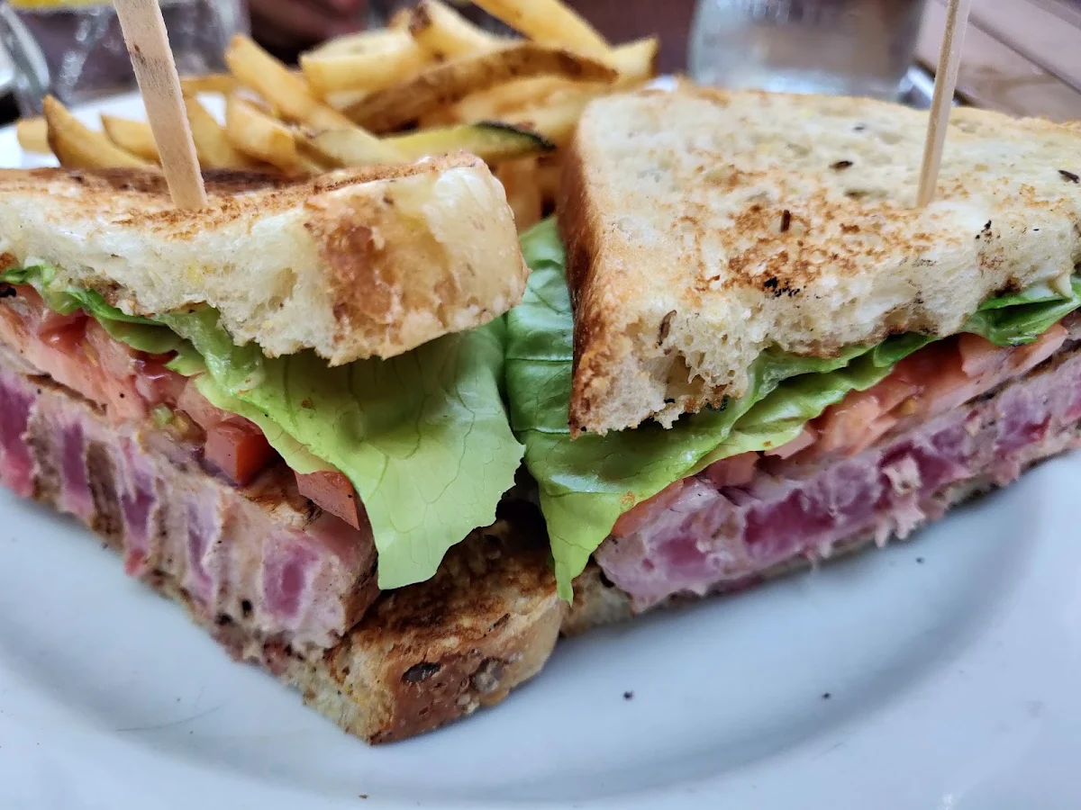 Sandwich ahi thon / Ahi Tuna Sandwich