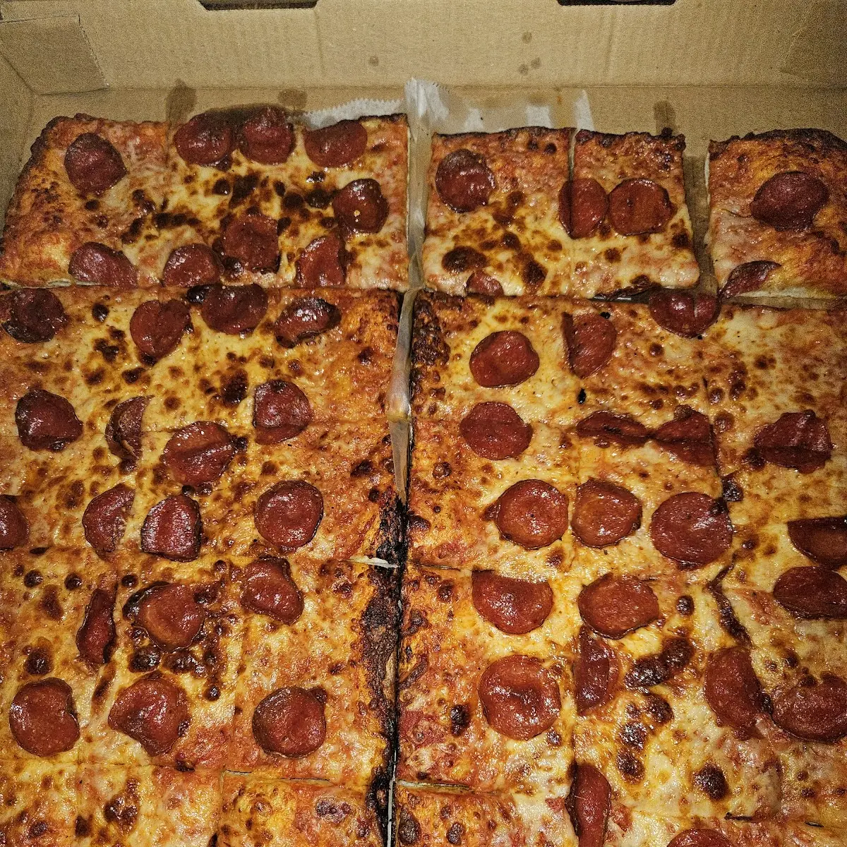 Extra Large Pepperoni Pizza