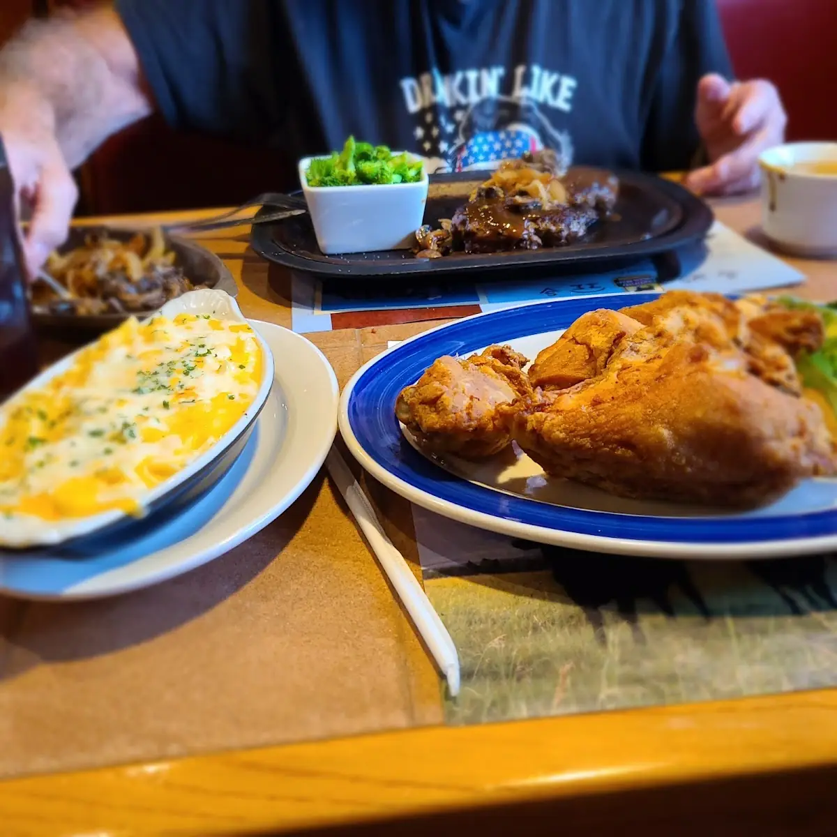 Fried Chicken and Macaroni & Cheese