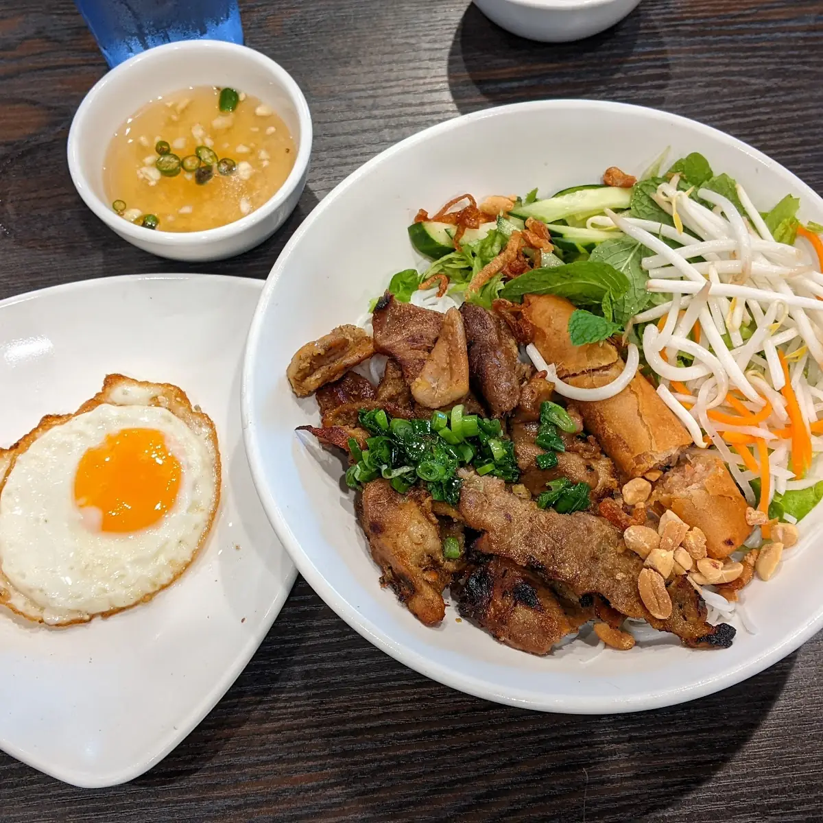 Bún Thịt Nướng Chả Giò
