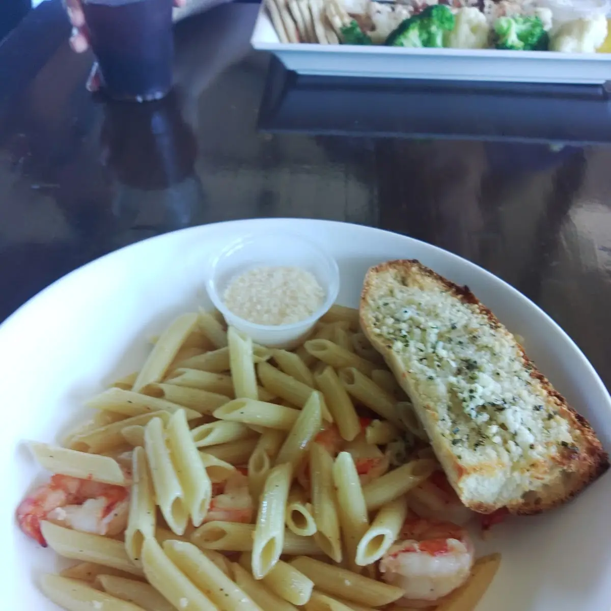 Alfredo Pasta & Garlic Bread