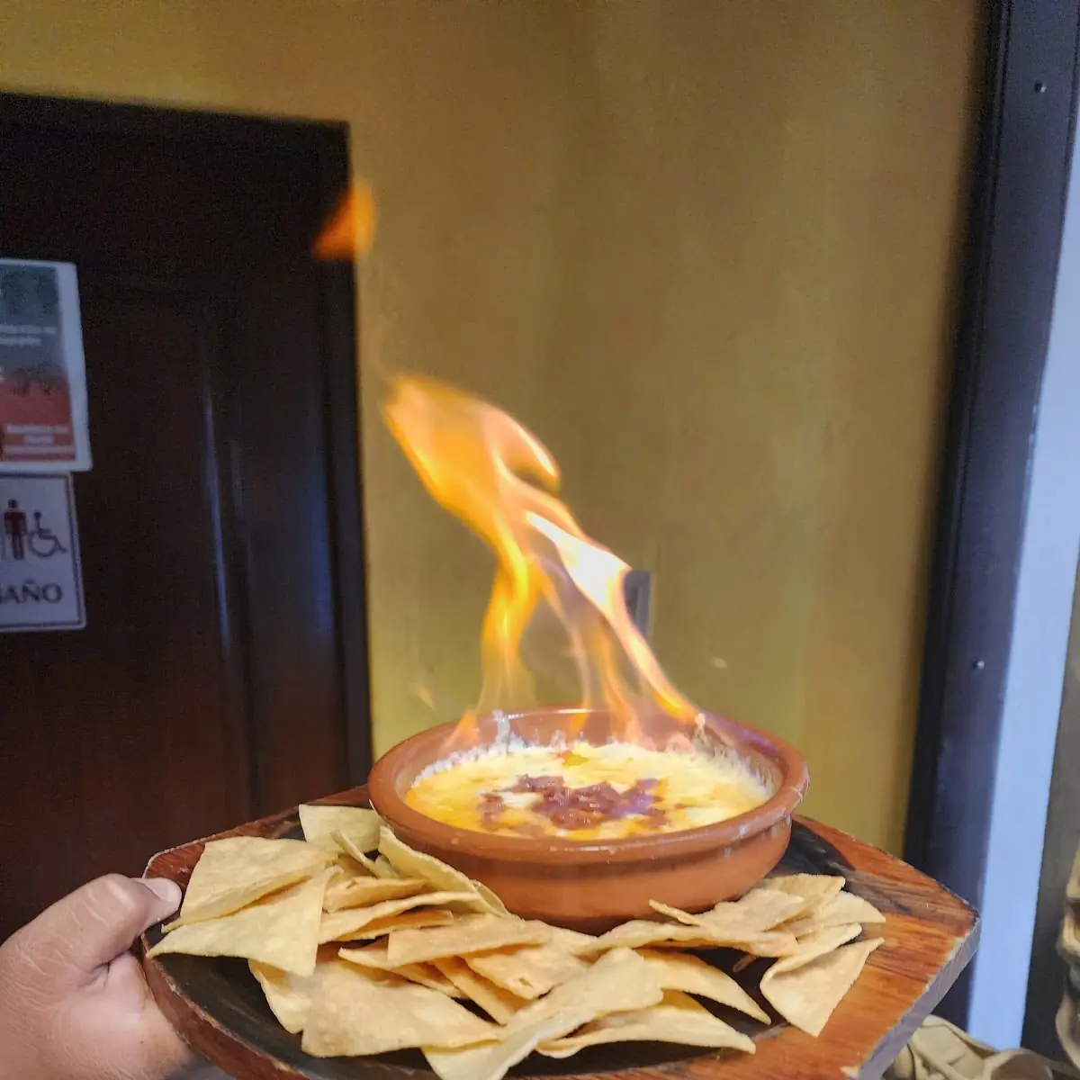 Queso Fundido & Totopos