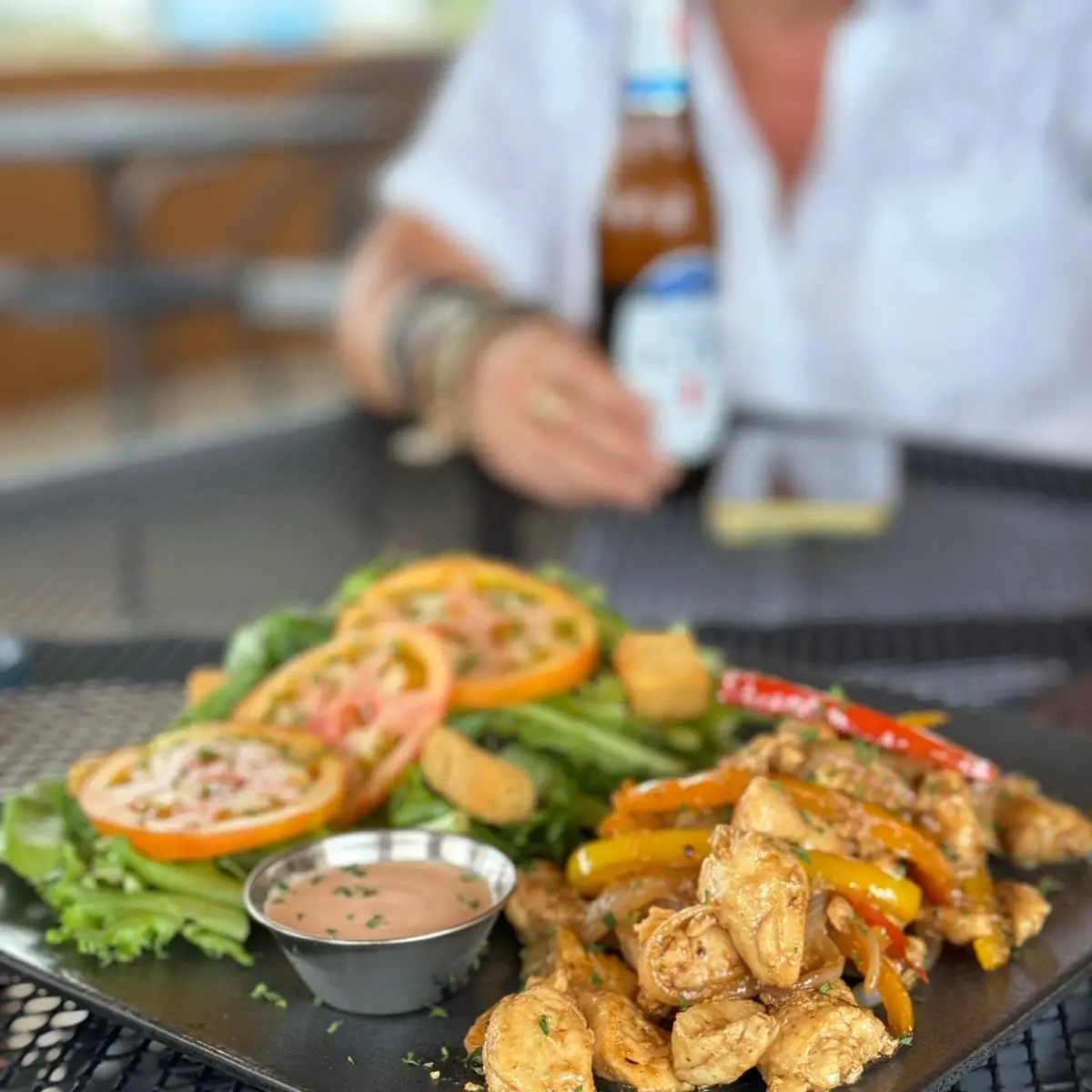 Pollo Salteado Con Ensalada