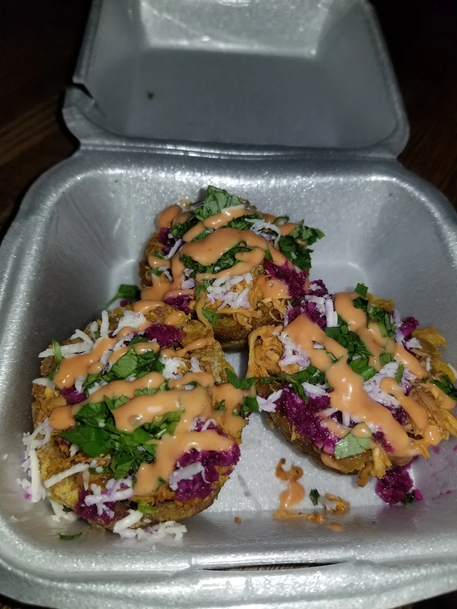 Platabos Rellenos De Pollo Guisado
