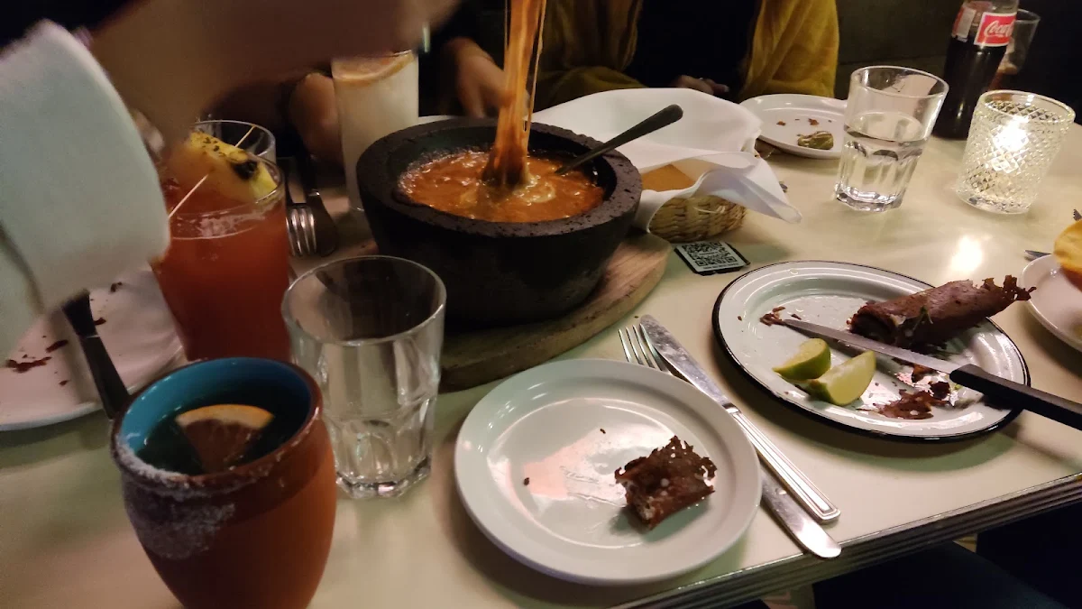Queso Fundido Con Chorizo