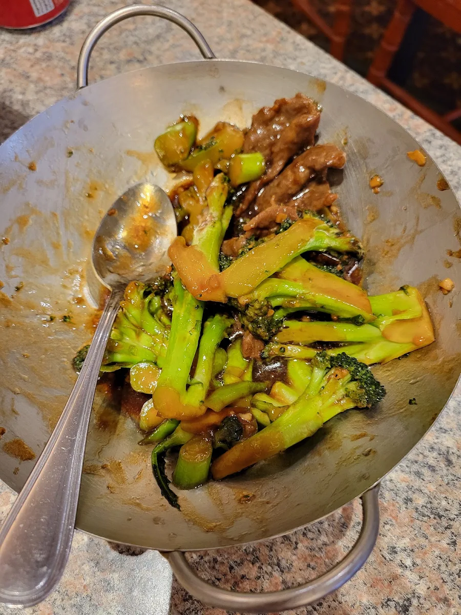 Beef and Broccoli, Jade's of Paris Restaurant