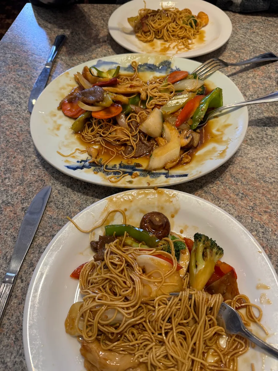 Highlights, Jade's of Paris Restaurant