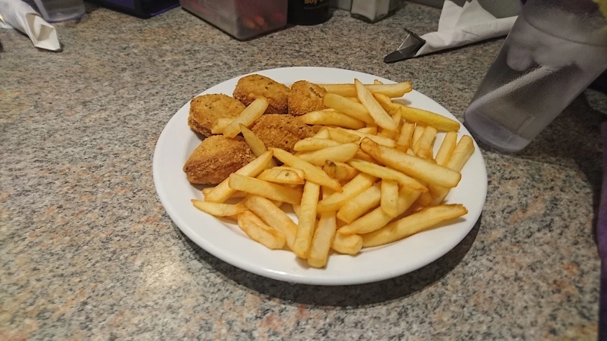 Highlights, Jade's of Paris Restaurant