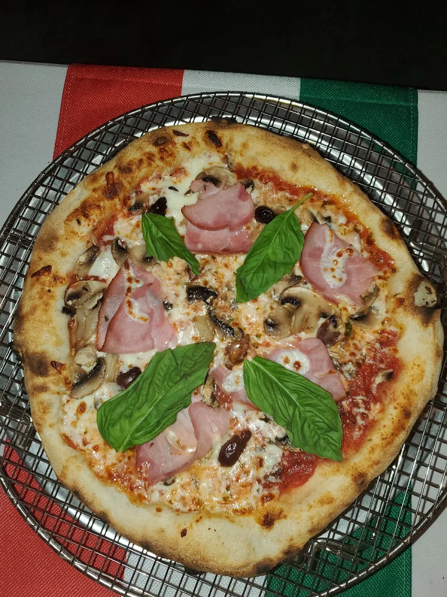 Capricciosa Pizza