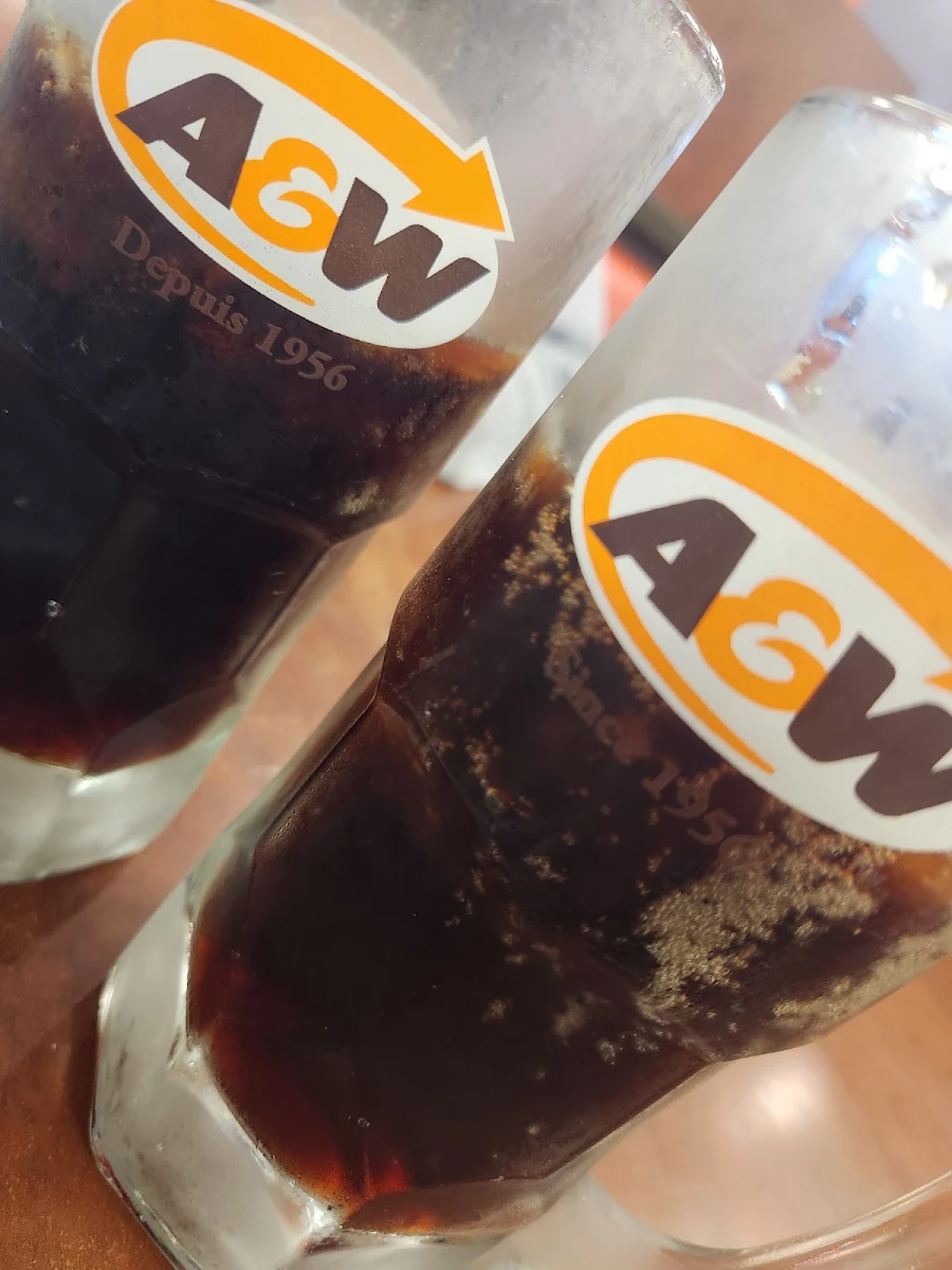 A & w Rootbeer, A&W Canada