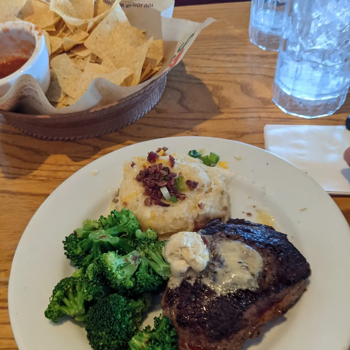 Ribeye Steak with Mashed Potatoes and Brocoli