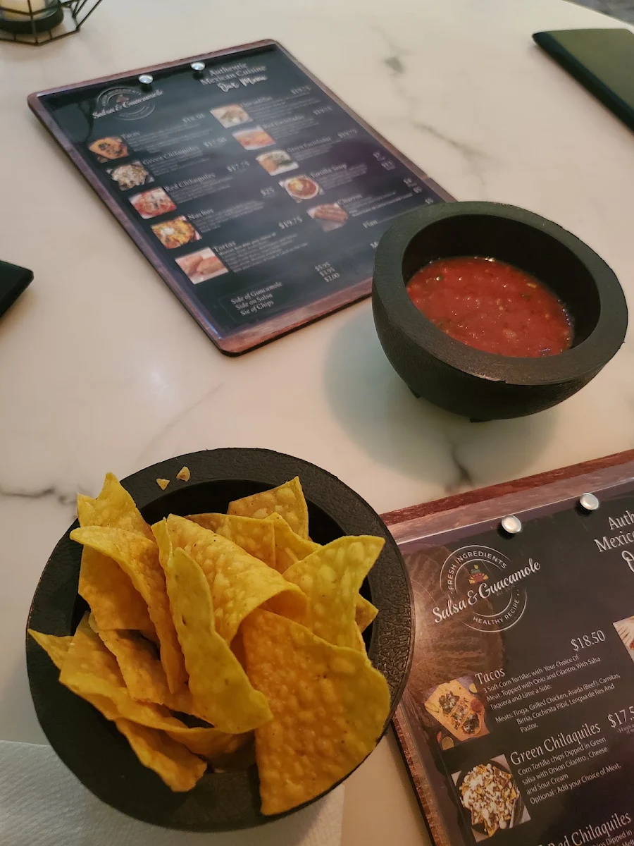 Chips and Salsa, Salsa & Guacamole