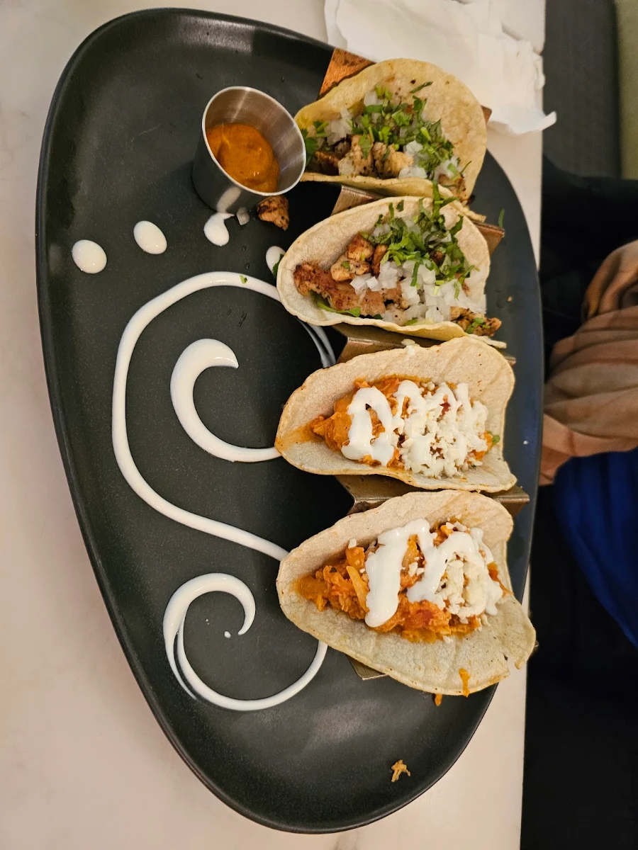 Soft Corn Tortilla Tacos, Salsa & Guacamole