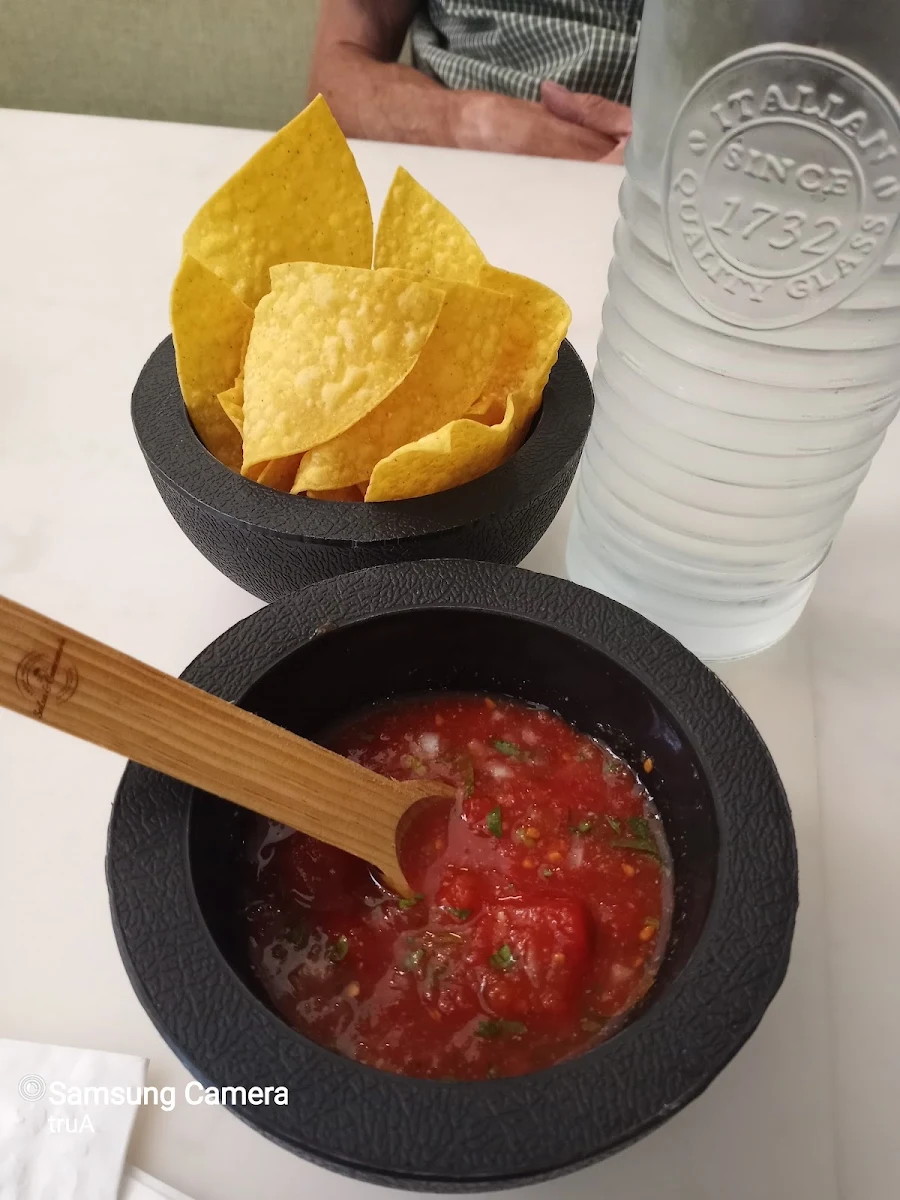 Tortilla Chips, Salsa & Guacamole