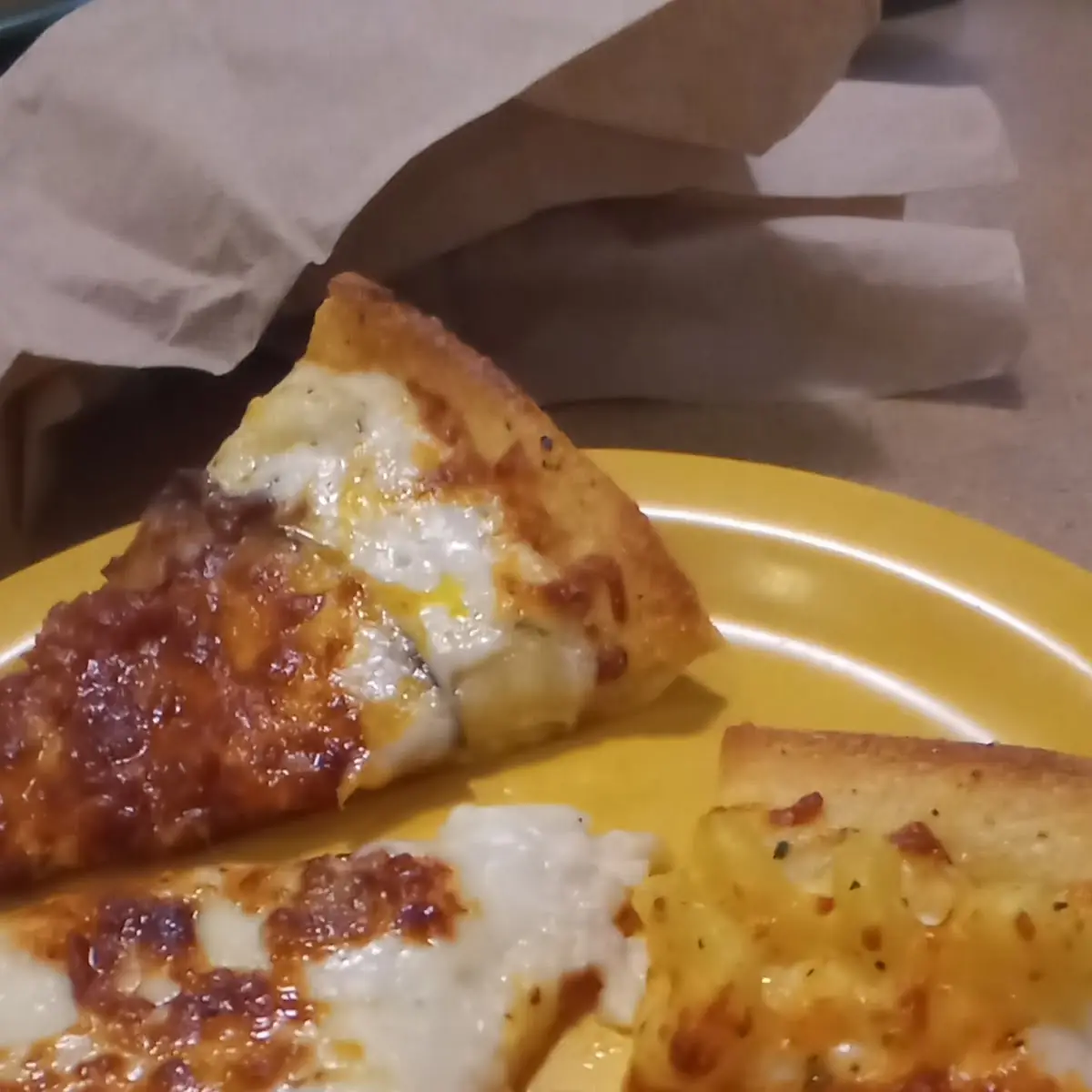 Macaroni Cheese Pizza