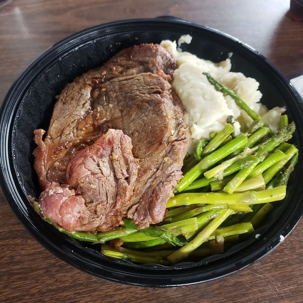 Ribeye Steak with Mashed Potatoes and Asparagus