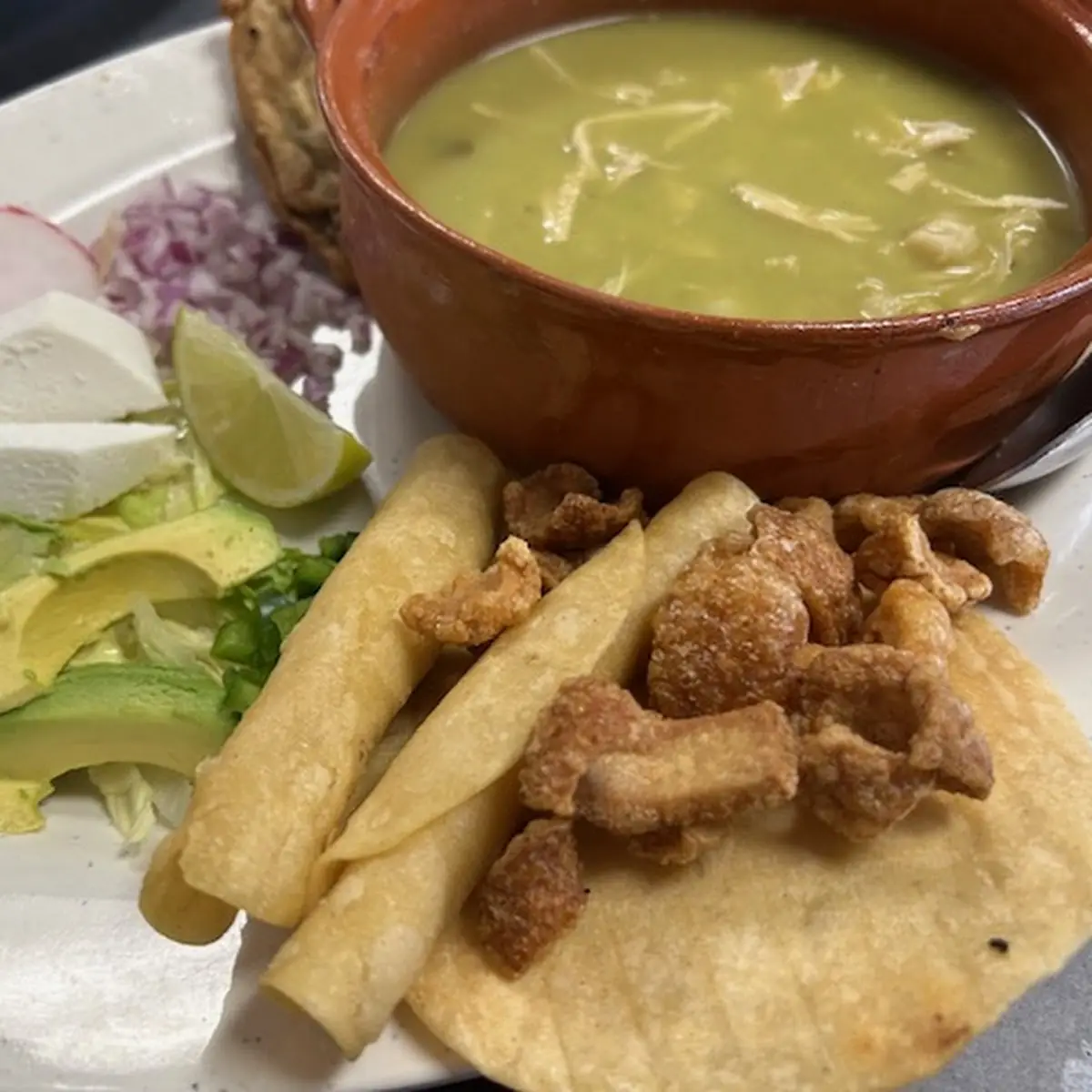 Pozole Verde Con Botana
