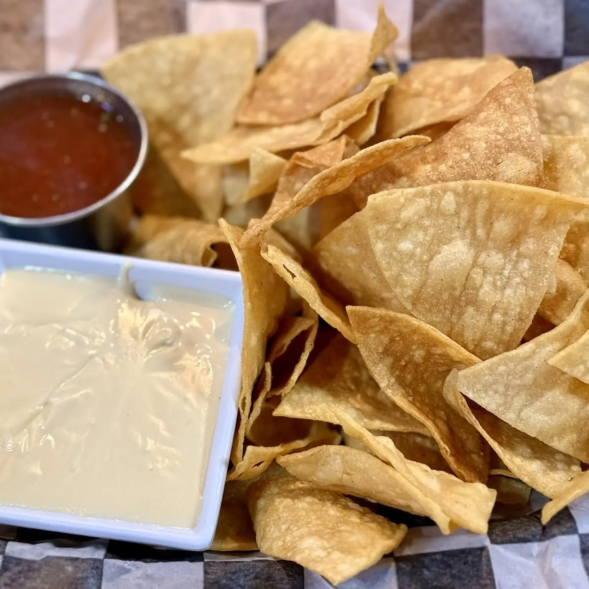 Chips Salsa Queso
