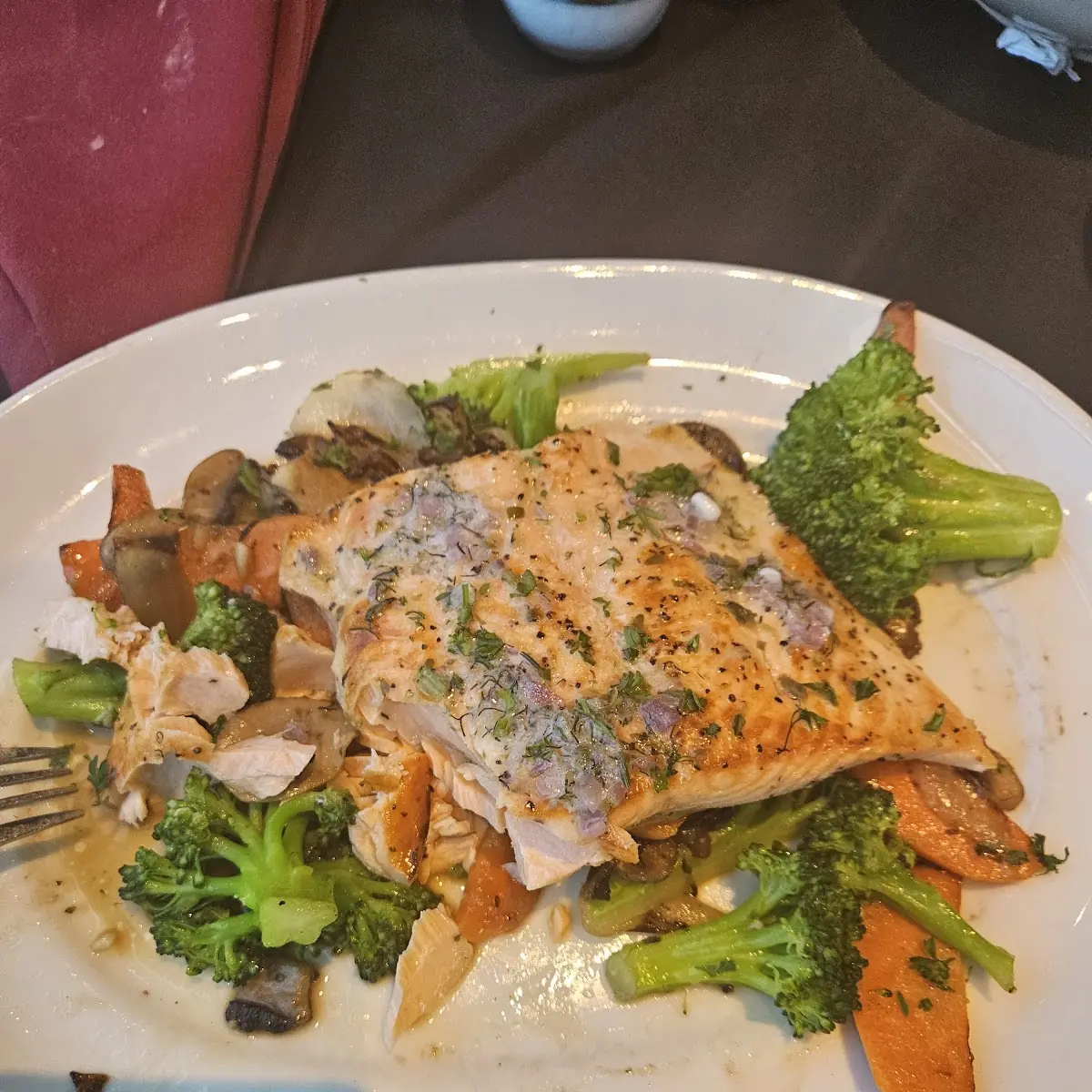 Grilled Salmon with Steamed Vegetables